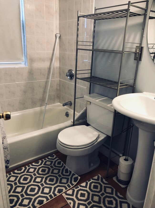 Shared bathroom - 53 Germain Ave