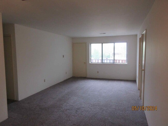 Building Photo - Upper 2 bedroom plus den in Germantown