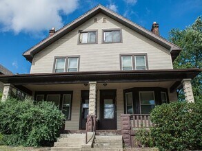 Building Photo - 2371 Summit St