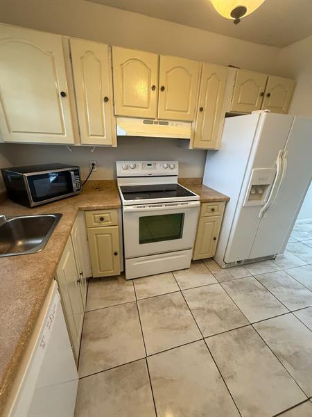 Foto principal - 2060 NW 81st Ave