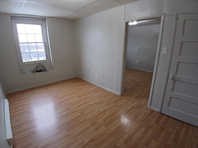 Foto del edificio - 126 E Main St