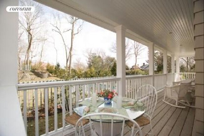 Foto del edificio - 60 Long Springs Rd