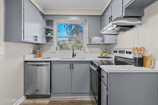 Building Photo - 284 Capella Rd