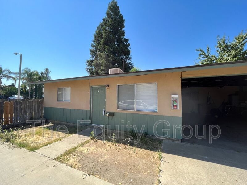 Primary Photo - 401 S Valencia Blvd