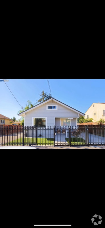 Building Photo - 9315 Hillside St