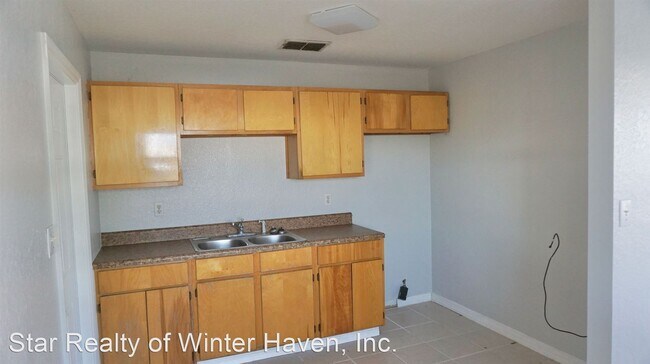 Building Photo - 3 br, 1 bath House - 210 E Robinson St