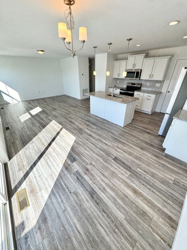 Building Photo - Newer Construction THREE BEDROOM/2.5 BATH ...