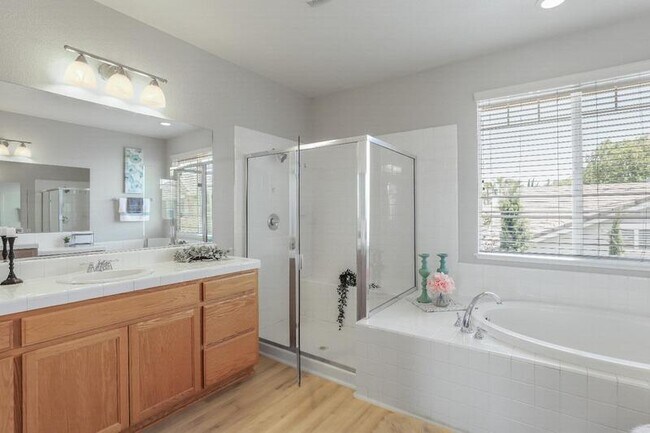 Building Photo - 4152 Middlefield Dr