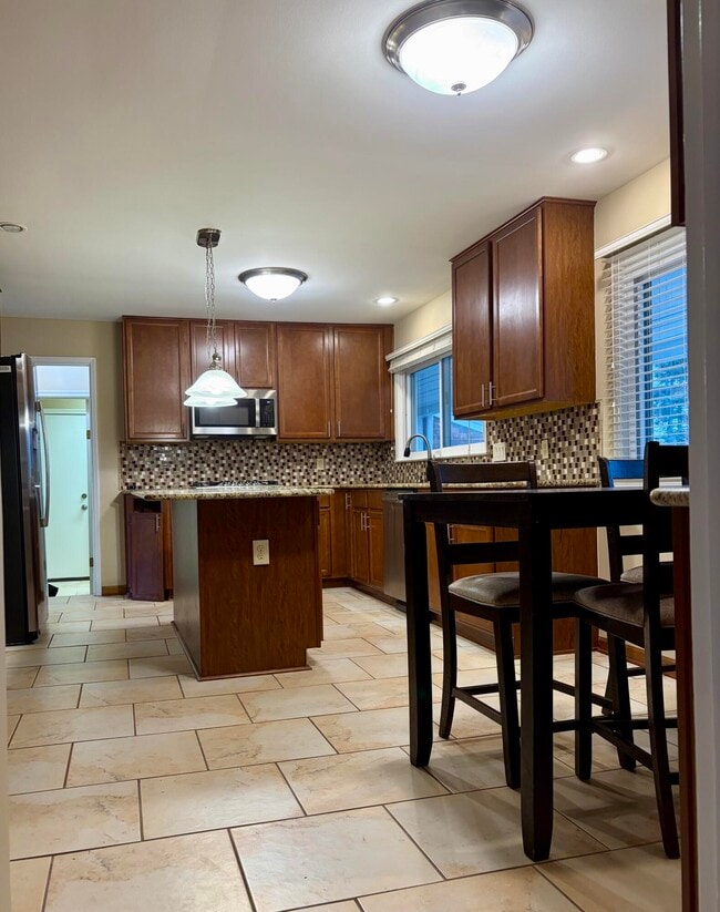 Foto del edificio - 6493 Thorncrest Dr