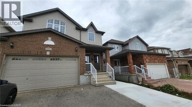 Building Photo - 128 Udvari Crescent