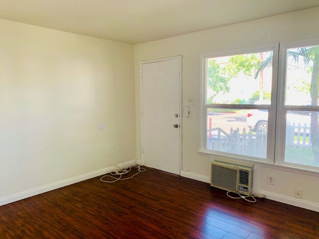 Building Photo - 1410 S Sycamore St