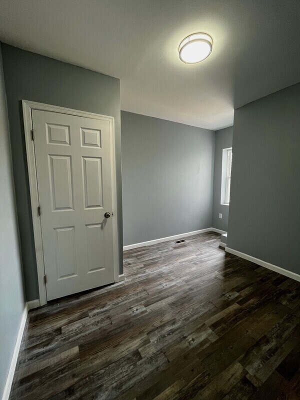 Foto del edificio - 303 Millington Ave