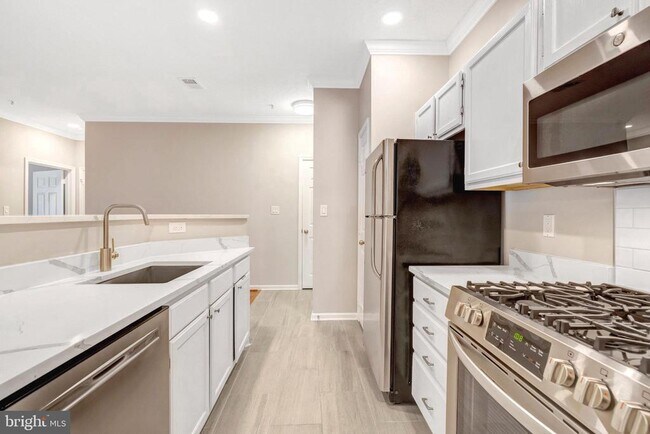 Foto del edificio - 1701 Lake Shore Crest Dr