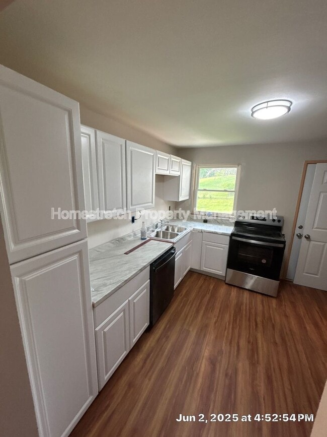 Building Photo - 1385 Wadsworth Dr
