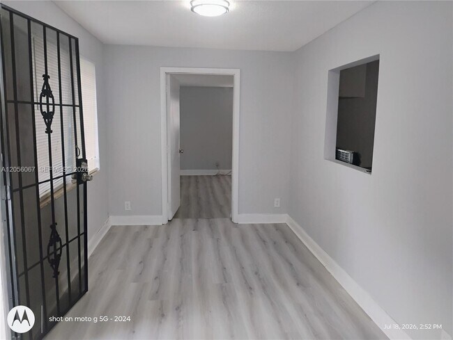 Foto del edificio - 4321 W Hallandale Beach Blvd