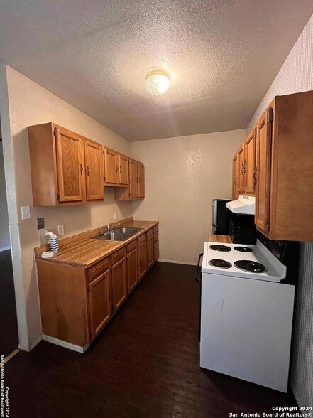 Foto del edificio - 6911 N Us Highway 281 Unit 4