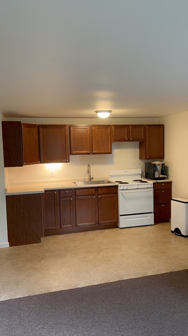 Kitchen full view - 7 Callahan Dr