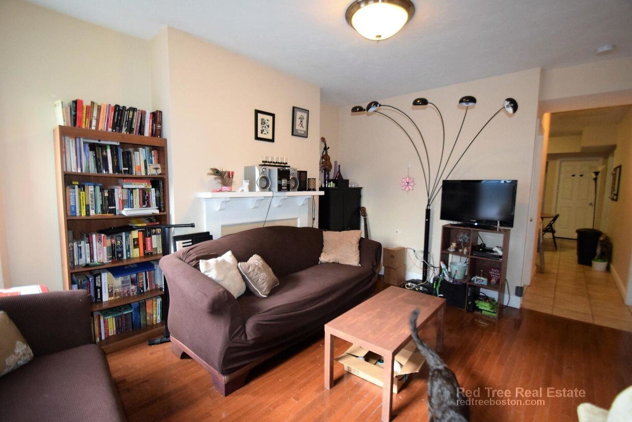 Building Photo - 3 bedroom in Easton MA 02375