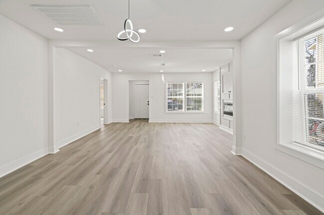 Building Photo - 2817 Winbern St