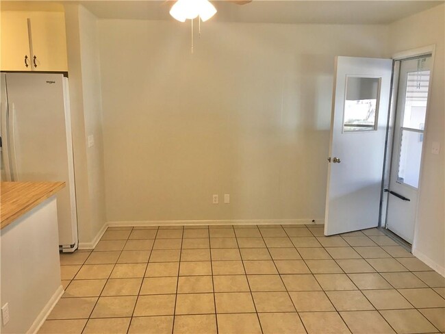 Foto del edificio - 101 E 1st St