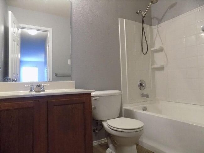 Foto del edificio - 16905 Thorntree Ct