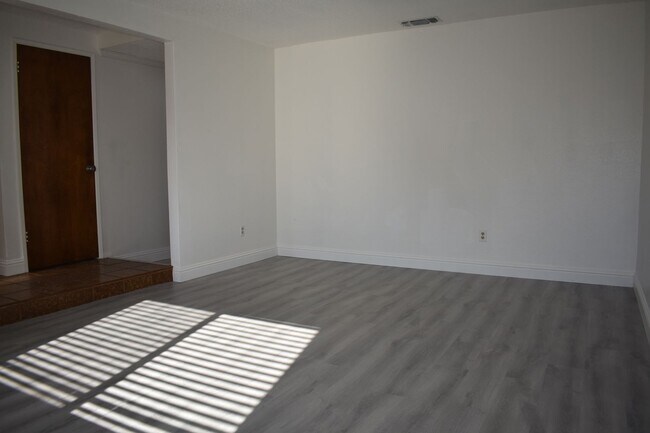 Building Photo - 5639 Clark Ave