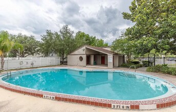 Building Photo - 8300 Plaza Gate Ln