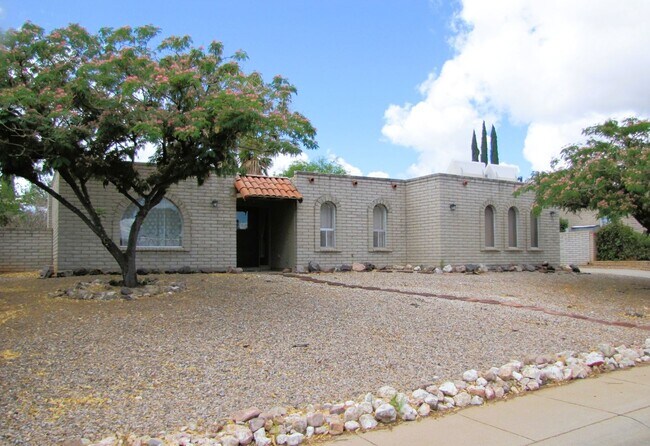 Building Photo - 4BR/2BA/2CG 2044 sq.ft. rental in Town & Country Estates in Sierra Vista, AZ