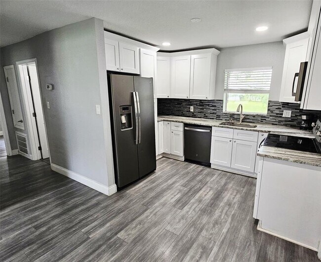 Foto del edificio - 4803 Roush Ave