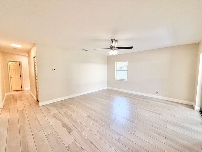 Building Photo - 4241 Gulfstream Dr
