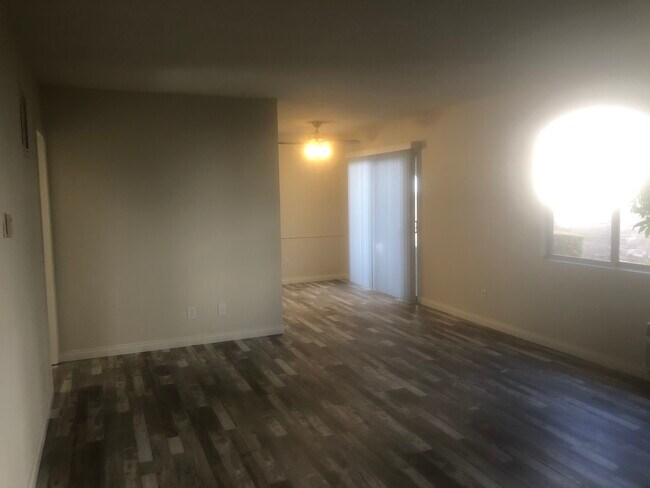 Building Photo - 1346 N Columbus Ave