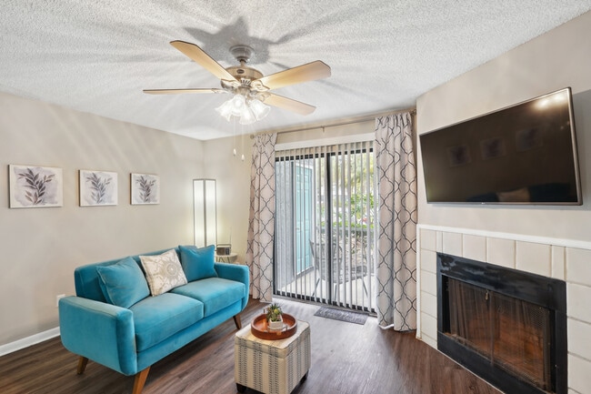 Livingroom - Lake Forest