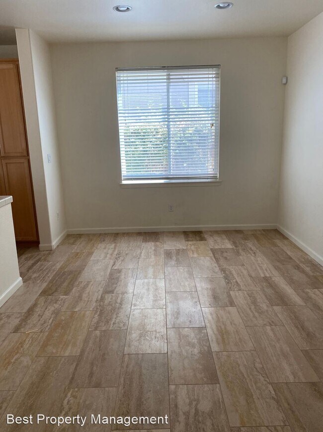 Building Photo - 4 br, 2.5 bath House - 574 Almanor St