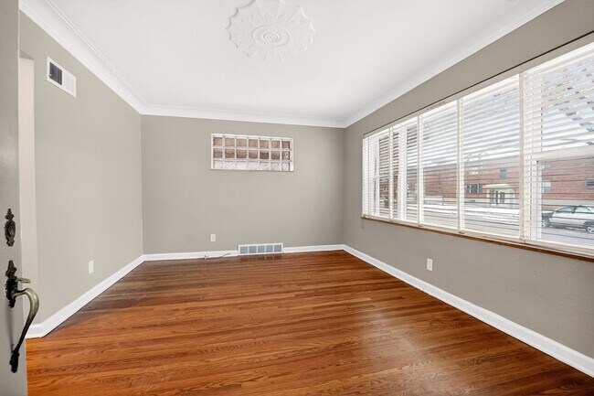 Foto del edificio - 2BR Brick Bungalow ($1,495/mo)