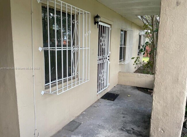 Building Photo - 15735 E Bunche Park Dr