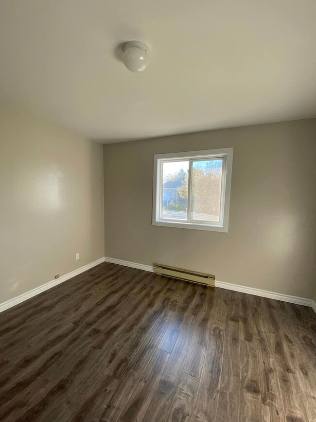 Photo du bâtiment - 450 Raymond Ave