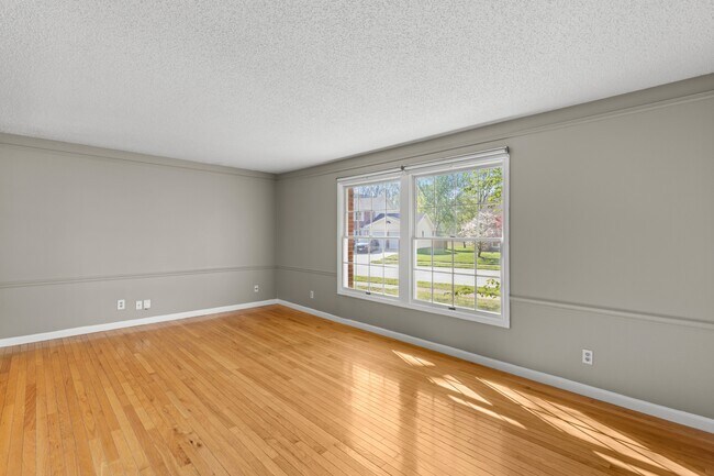 Foto del edificio - 14355 Rainy Lake Dr