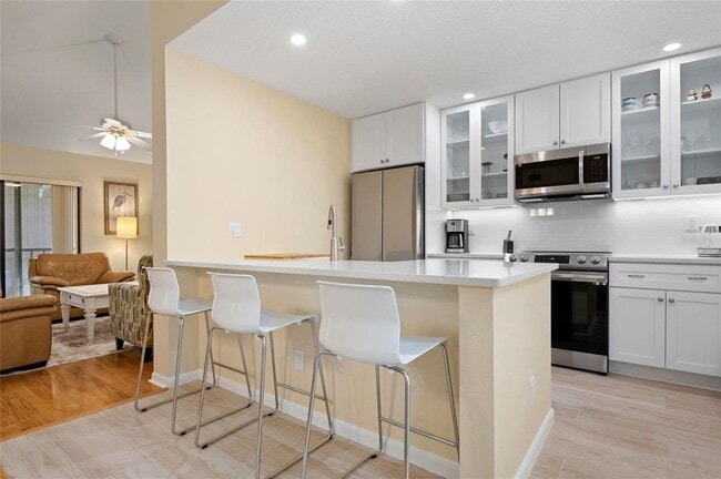 Building Photo - SEASONAL TROPICAL GETAWAY!