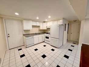 Building Photo - 136 Hill St