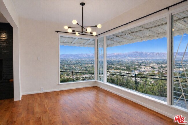 Foto del edificio - 3641 Sunswept Dr