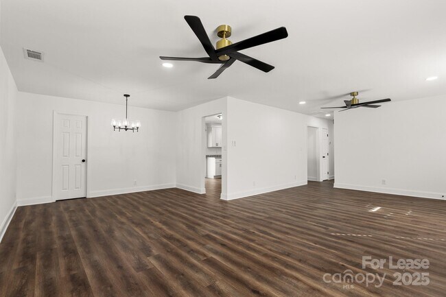 Foto del edificio - 815 Sharon Dr