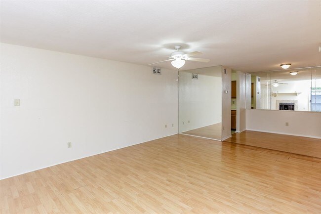 Building Photo - 9797 Leawood Blvd