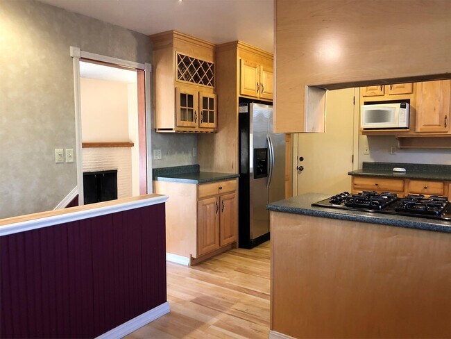 Building Photo - 5830 SW Idaho St