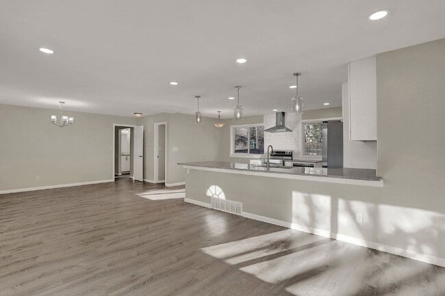 Foto del edificio - 817 Westmoor Dr