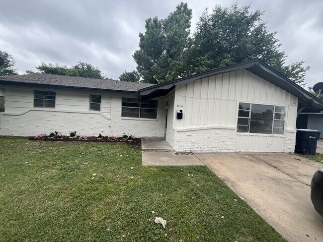 Building Photo - 3016 SW 65th Pl
