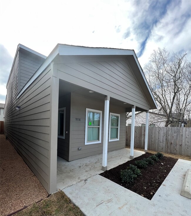 Building Photo - 9720 Pelsey St