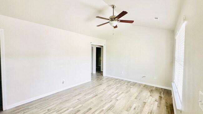 Building Photo - 4707 Palm Breeze Ln