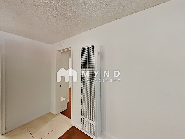 Building Photo - 3107 Willow Rd Apt H