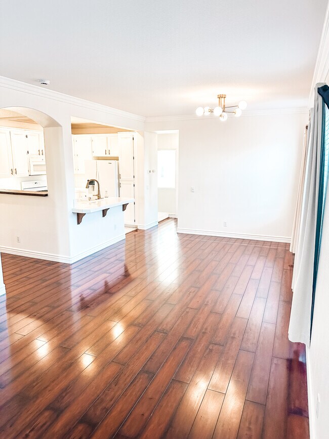 Foto del edificio - 2744 Crown Ridge Rd