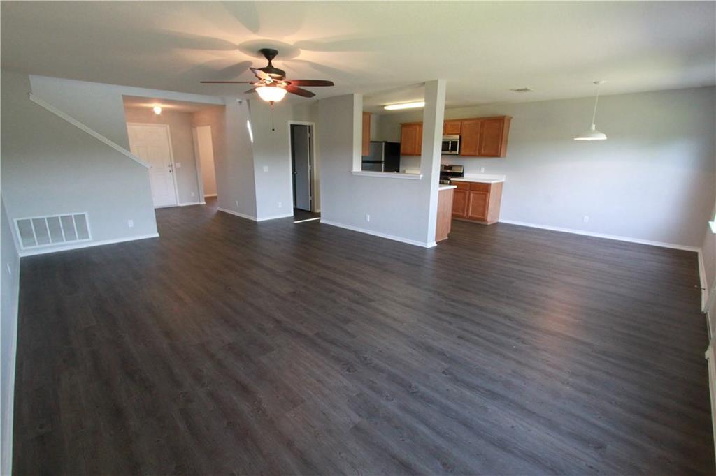 Primary Photo - 122 Bayliss St